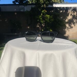 Ray-Ban Wayfarer Black Polarized Sunglasses